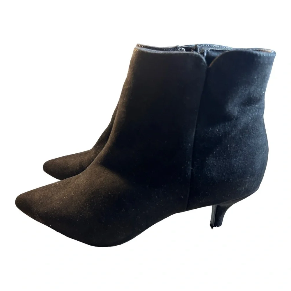 Journee Collection faux suede black booties